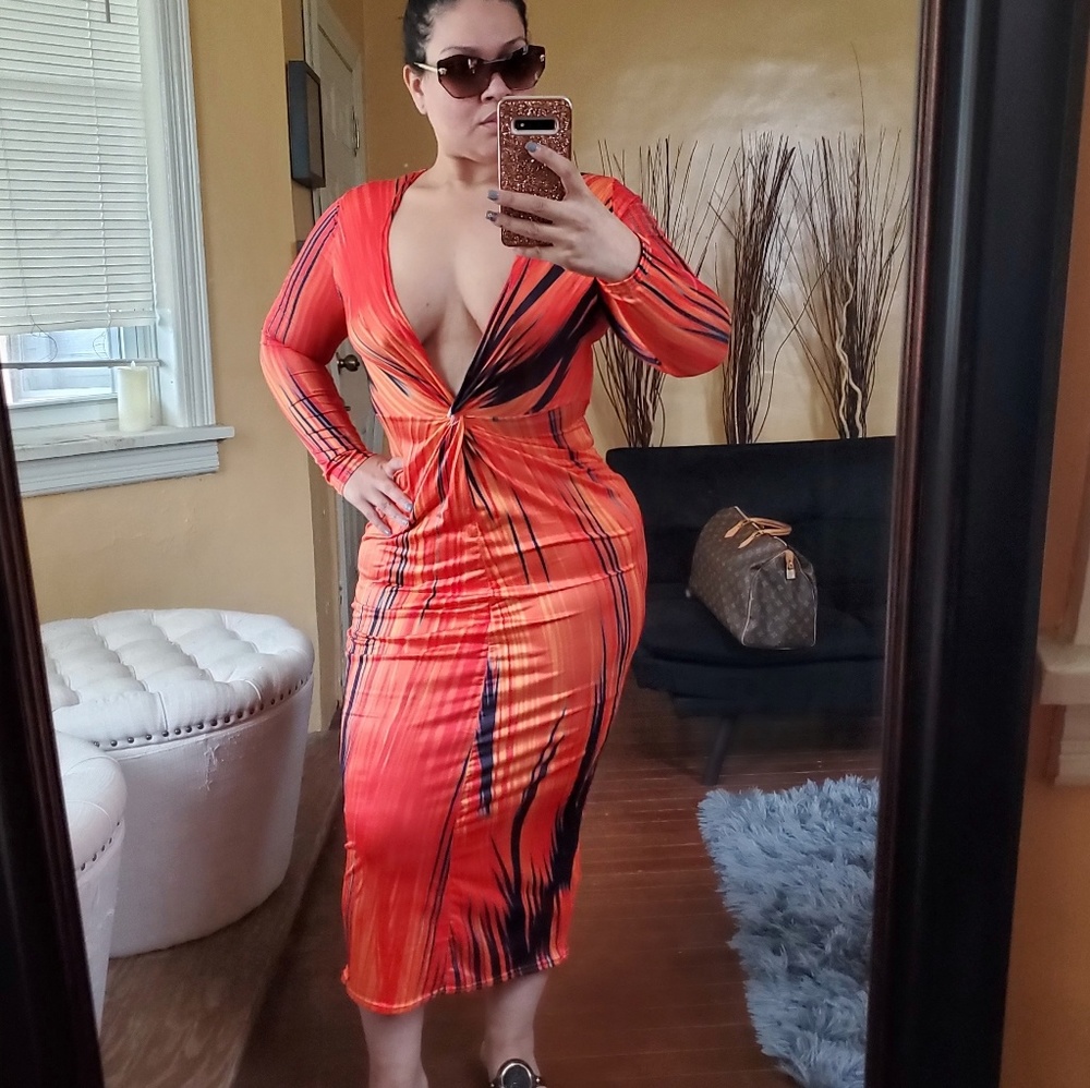 3/20 CLEARANCE❤ Fuego Dress - Picture 4 of 4